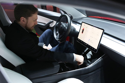 New Version of Tesla Software Allows Playing Video Games While Driving
